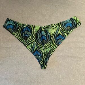 Curvy Beach Cheeky Bottom